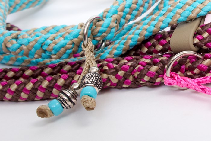 turkoois en roze met camel lijnen